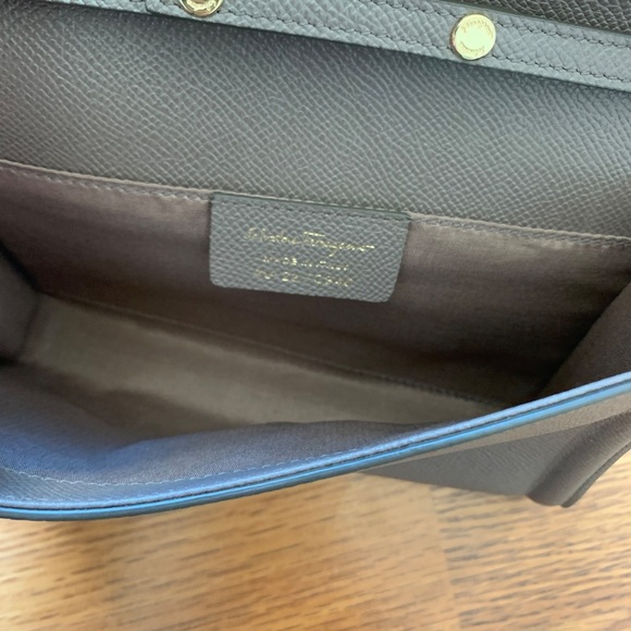 Ferragamo Vera Bow Crossbody in Saffiano - Picture 4 of 10